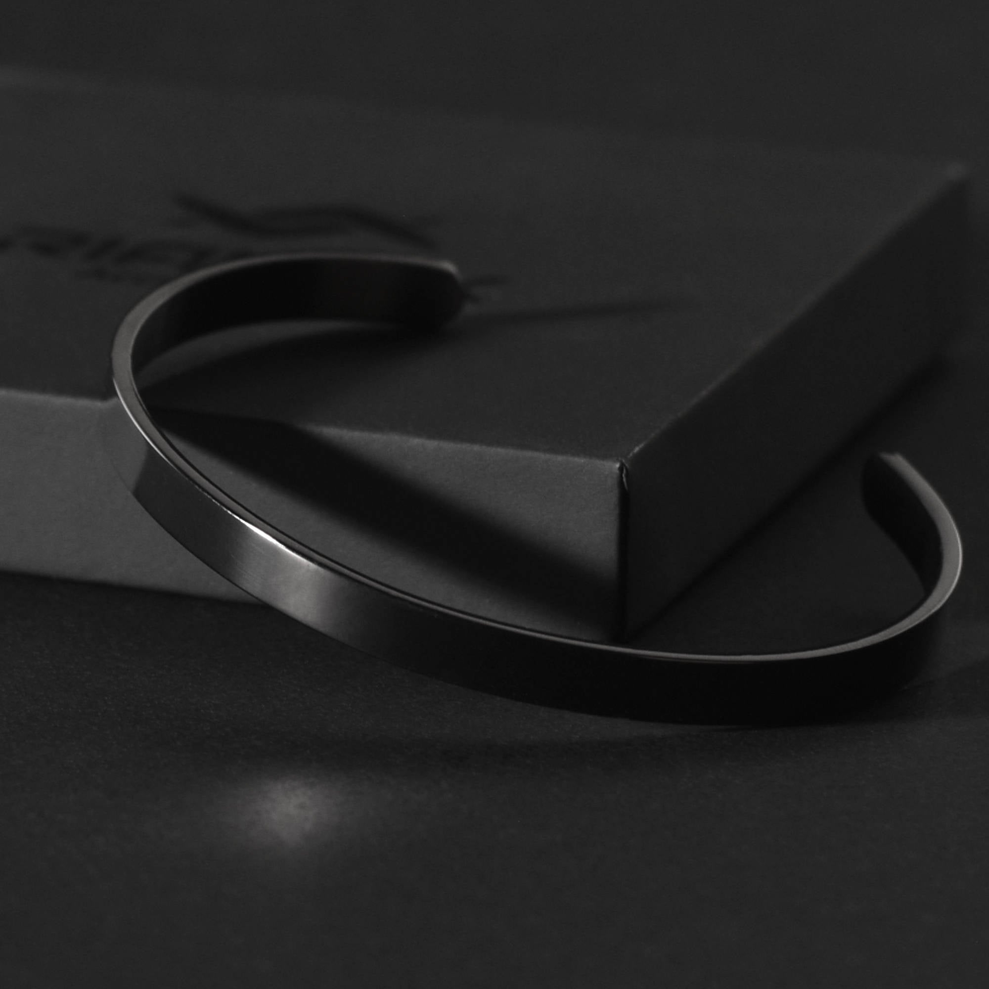 Draven – Matte Black Stainless Steel Cuff