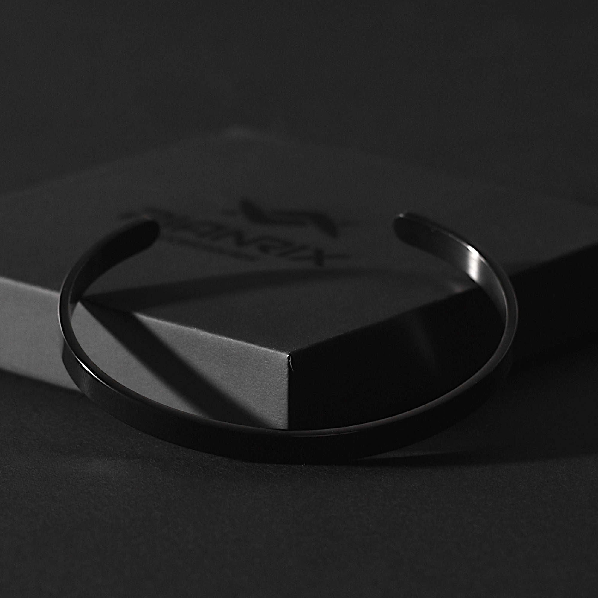 Draven – Matte Black Stainless Steel Cuff