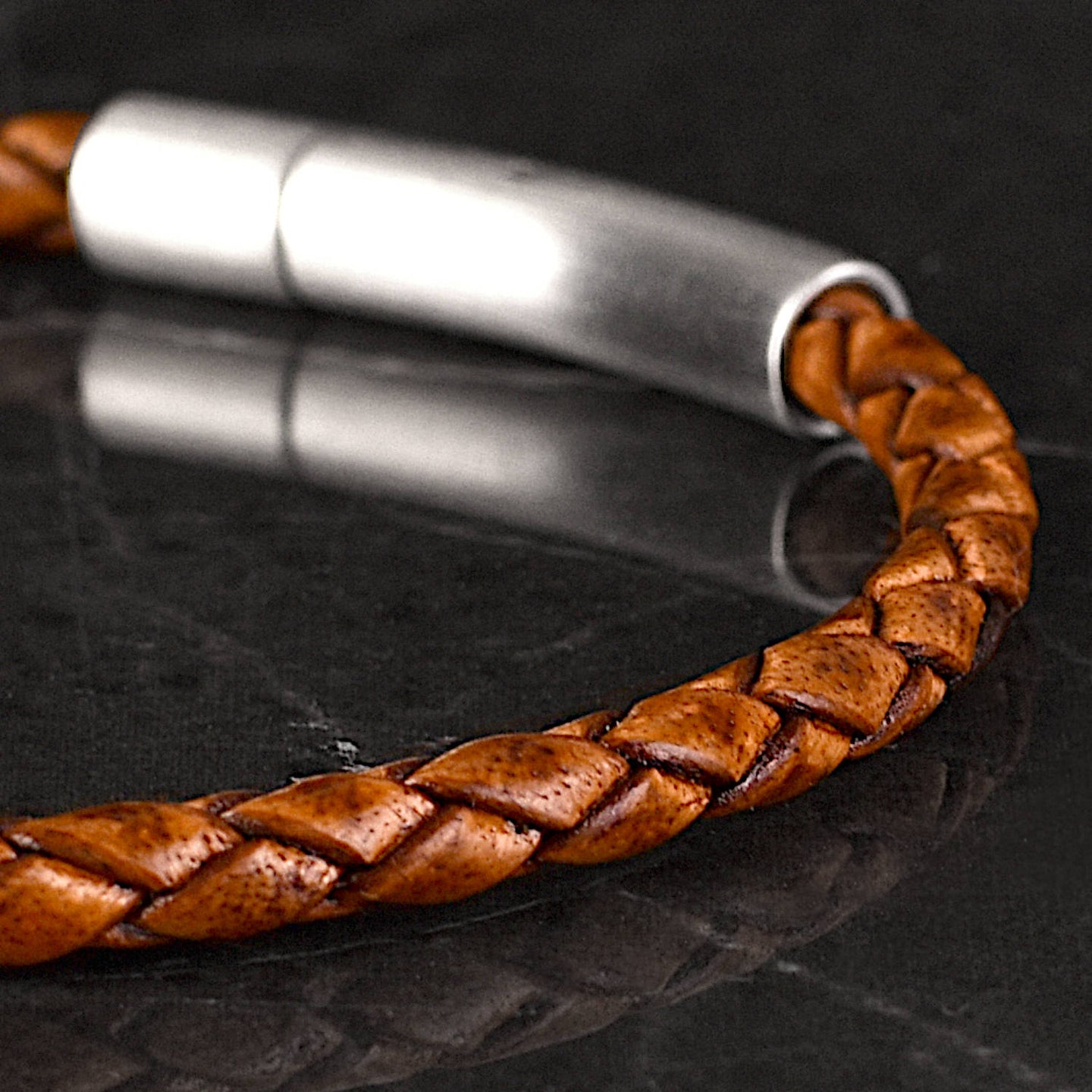 James 4mm Genuine Leather Bracelet in antique light brown, product picture close up