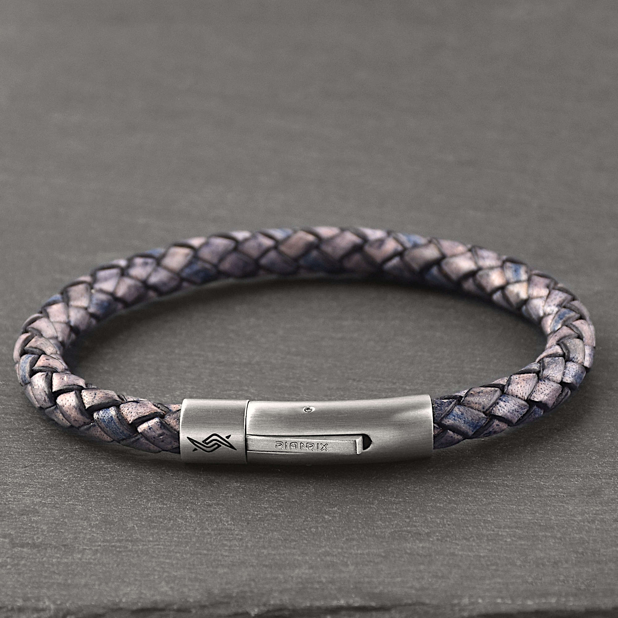 Joe - 6mm bolo genuine leather bracelet in antique navy