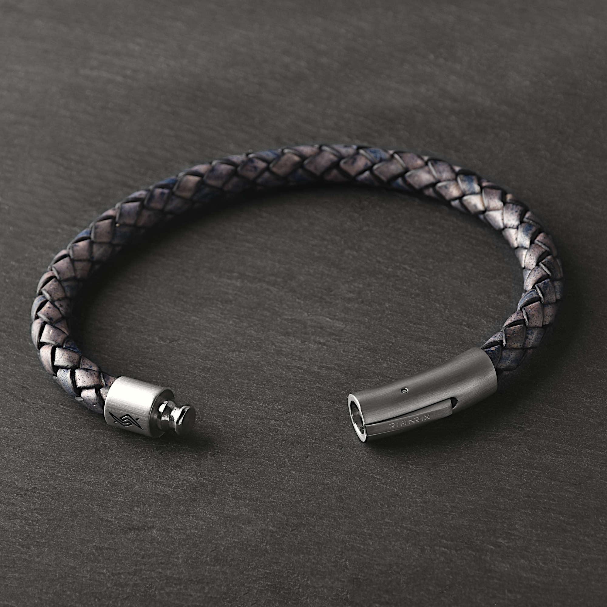 Joe - 6mm bolo genuine leather bracelet in antique navy