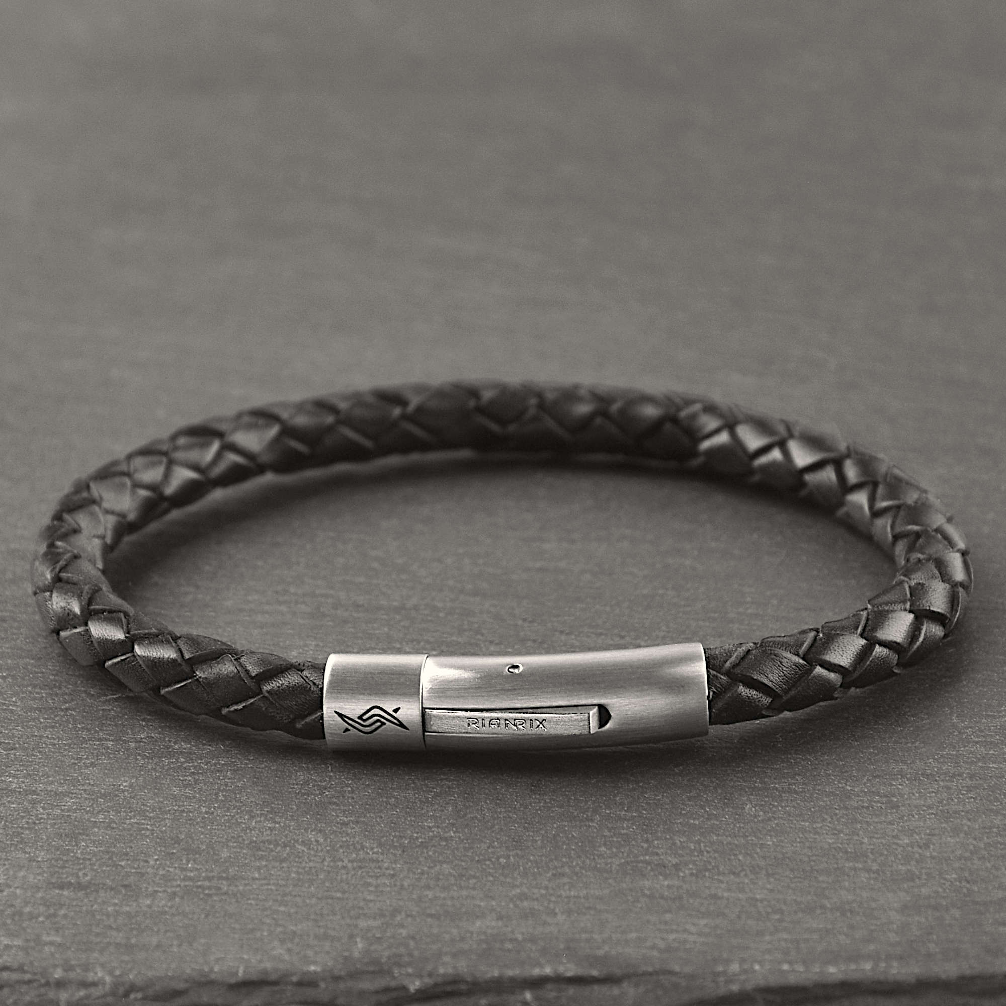 Raven - 6mm bolo genuine leather bracelet in classic black