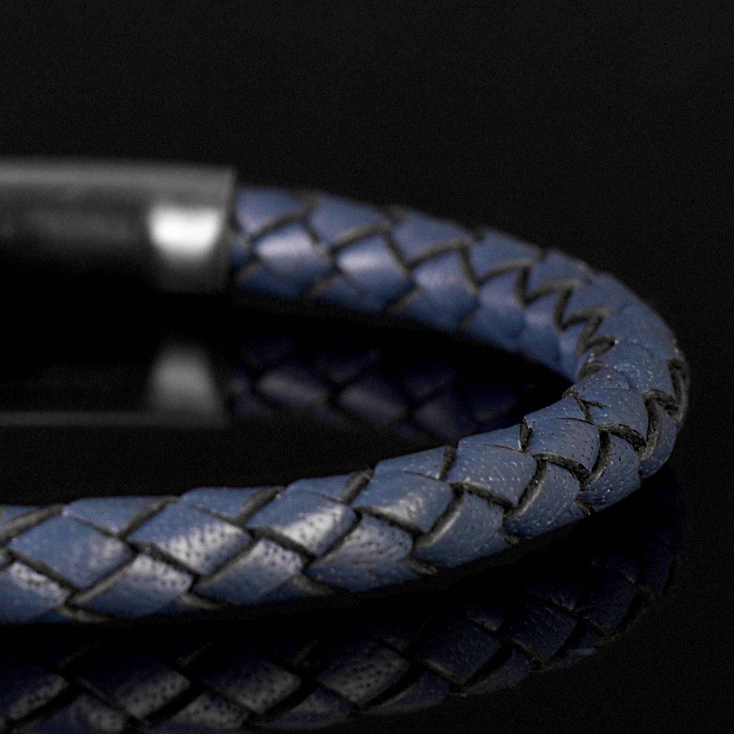 Sapphire - 6mm bolo genuine leather bracelet in dark blue