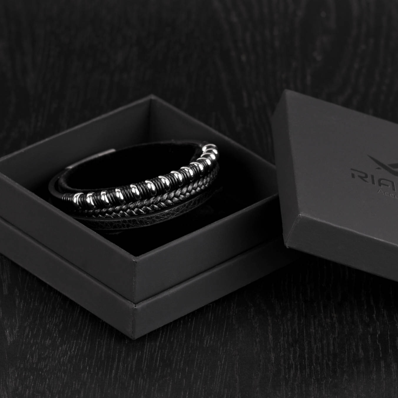 Tobi - Multi-layer leather bracelet with silver accents in giftbox